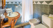 Baño dos habitaciones Posada Chalet Suisse
